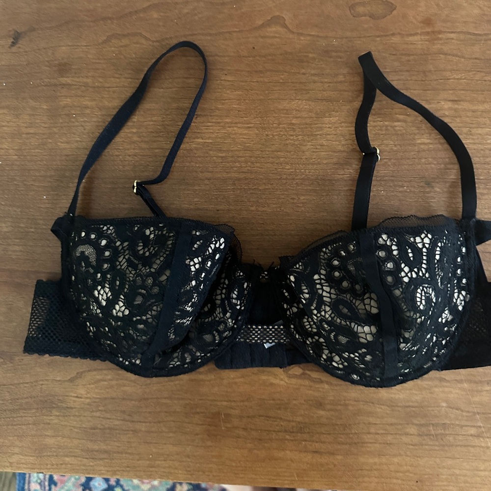 38c Victoria’s Secret balconet bra